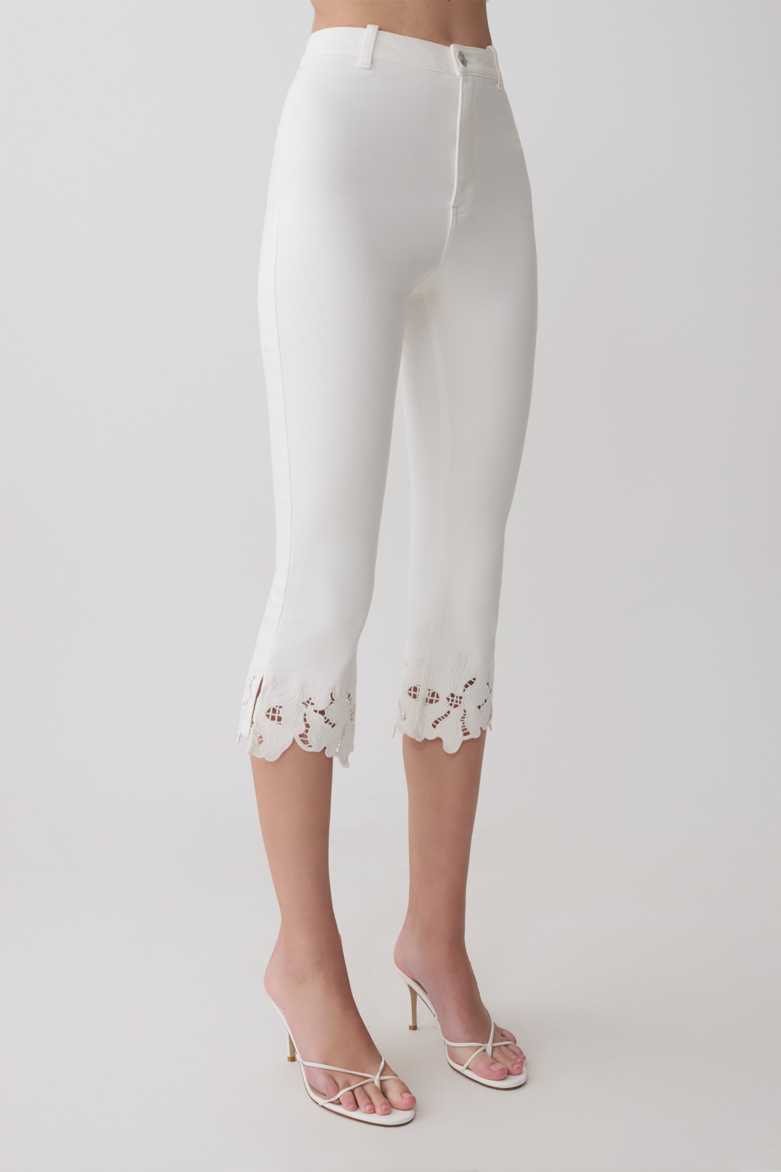 Tillie Flower Embroidery Denim Capris - White