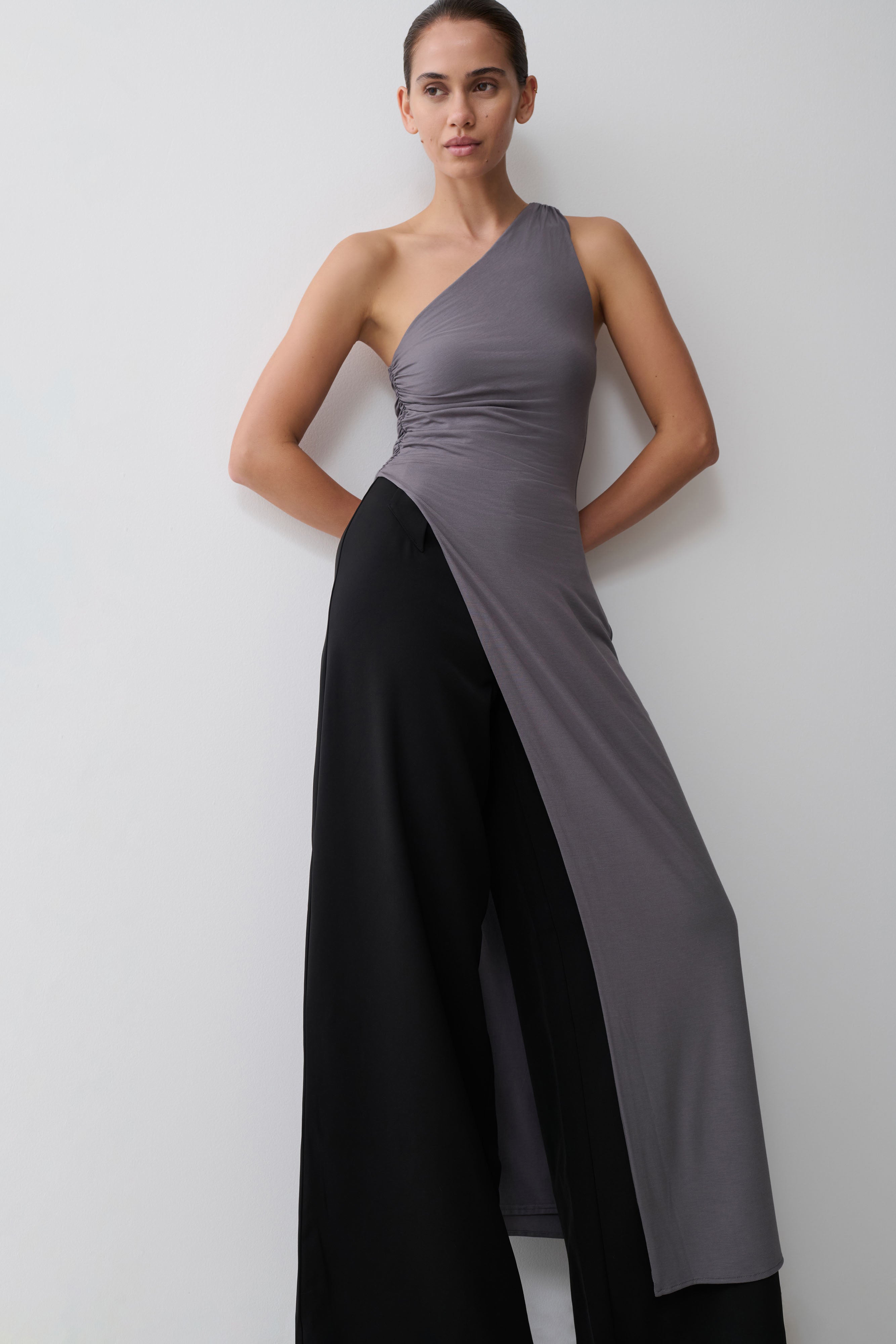 Coriona Long Line Top With Front Cut Out - Grey