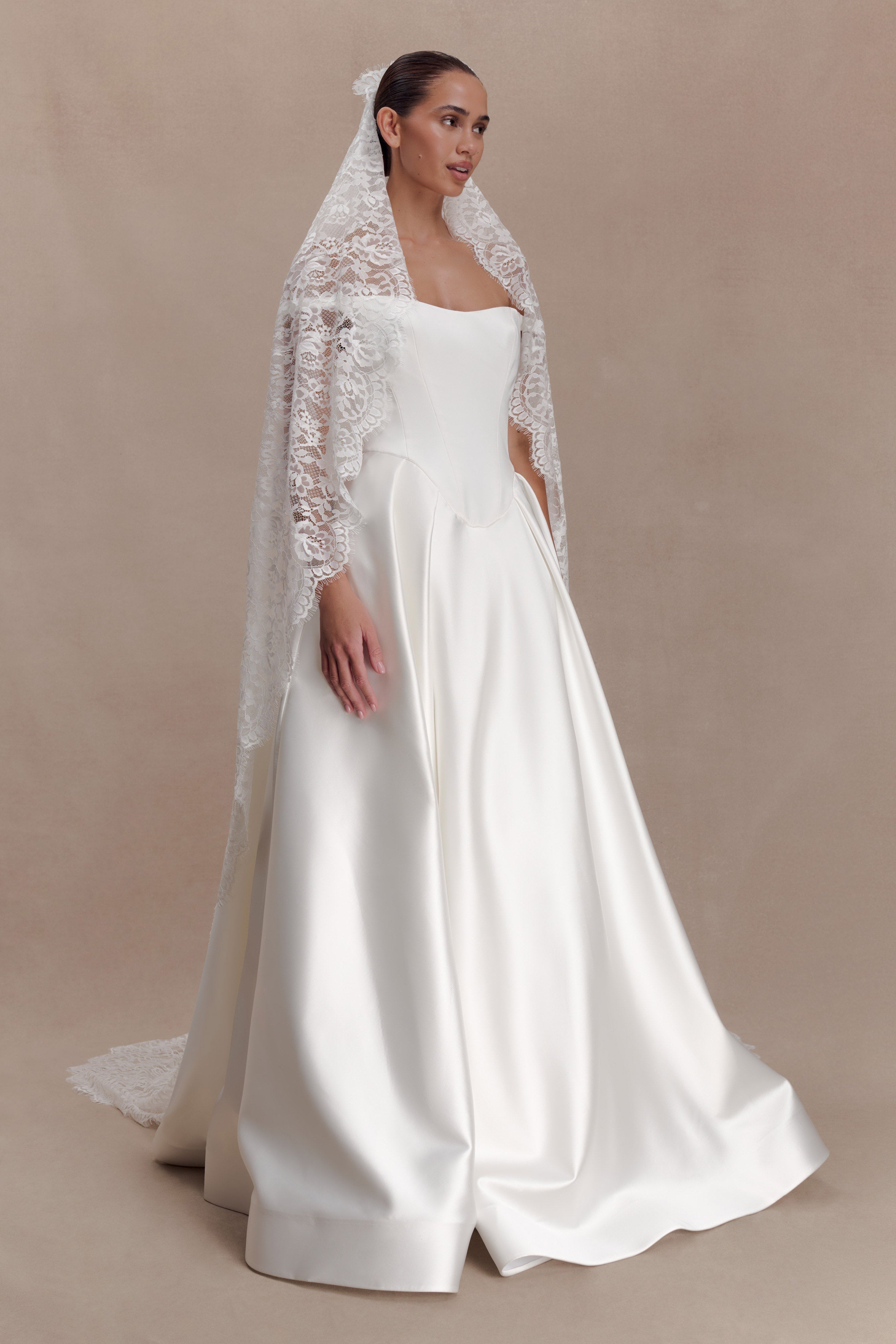 Cassia Lace Trim Veil - White