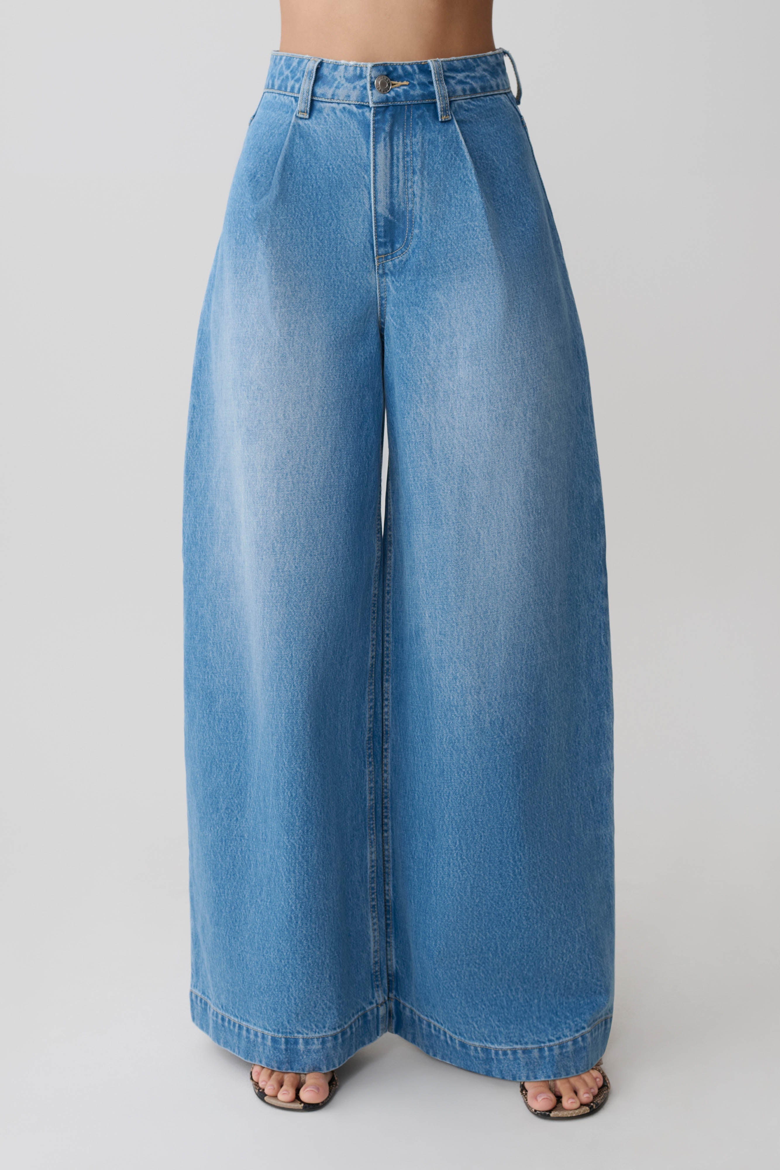 Bobby Oversized Jean With Front Pleat - Summer Blue